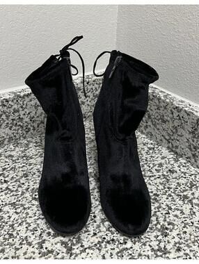 Libby Edelman JUSTINE Black High Heeled Boots Velvety Granny Goth Nicks Sz 7.5
